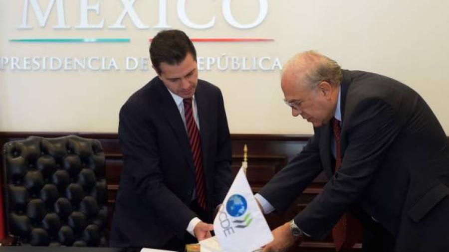 OCDE entrega a EPN informe sobre avances del NAICM