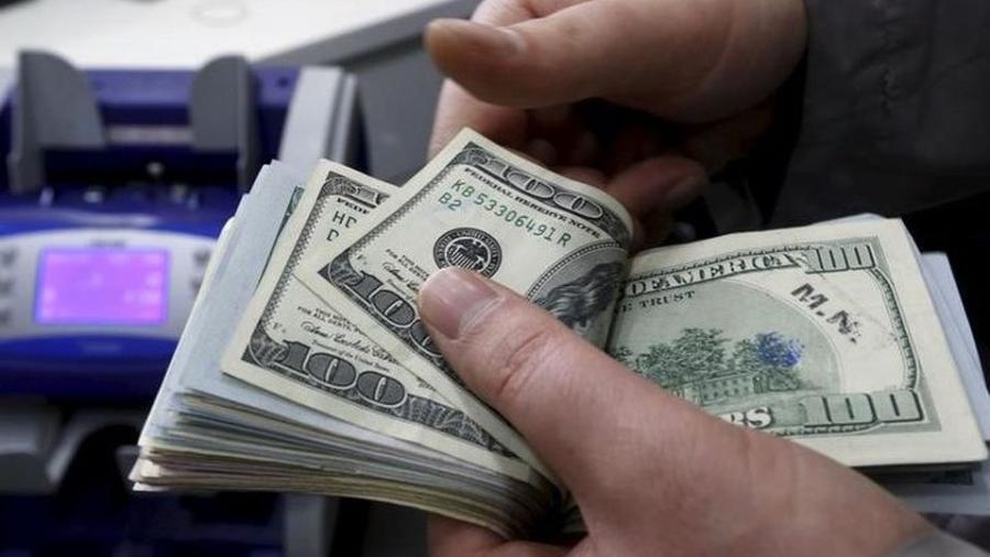Dólar cotiza en 19.07 pesos a la venta en casas de cambio 