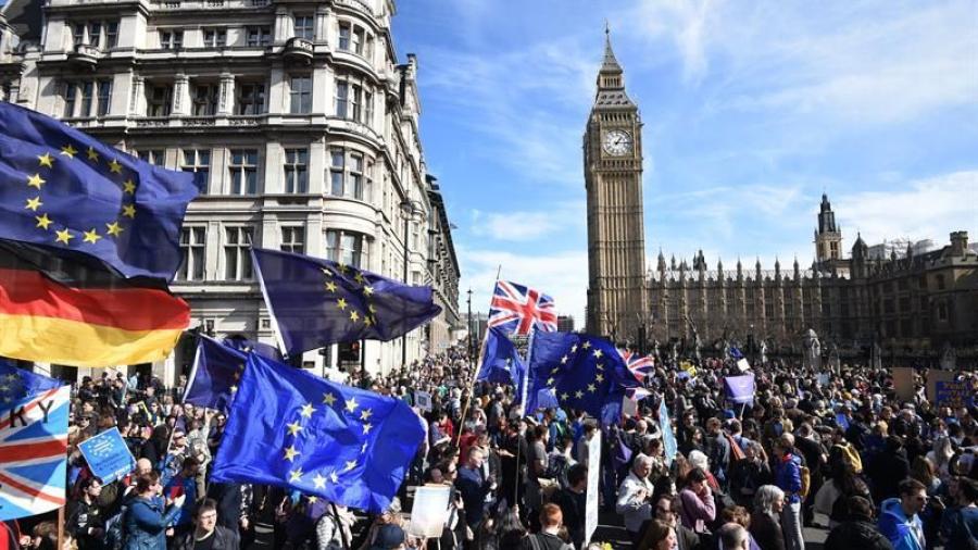 Miles de personas en Londres se manifiestan contra el 'brexit'