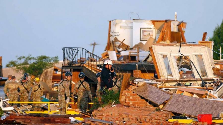 2 muertos y varios desaparecidos tras tornado en Oklahoma