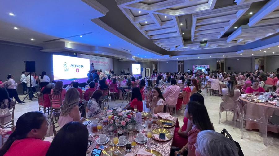Realizan desayuno con causa para fortalecer programas contra el cáncer de mama