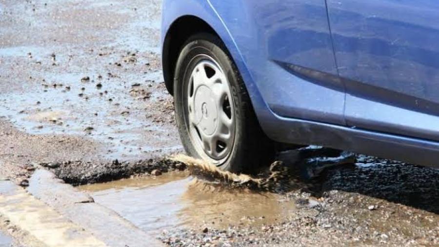 Victoria pagará daños causados a vehículos por baches 