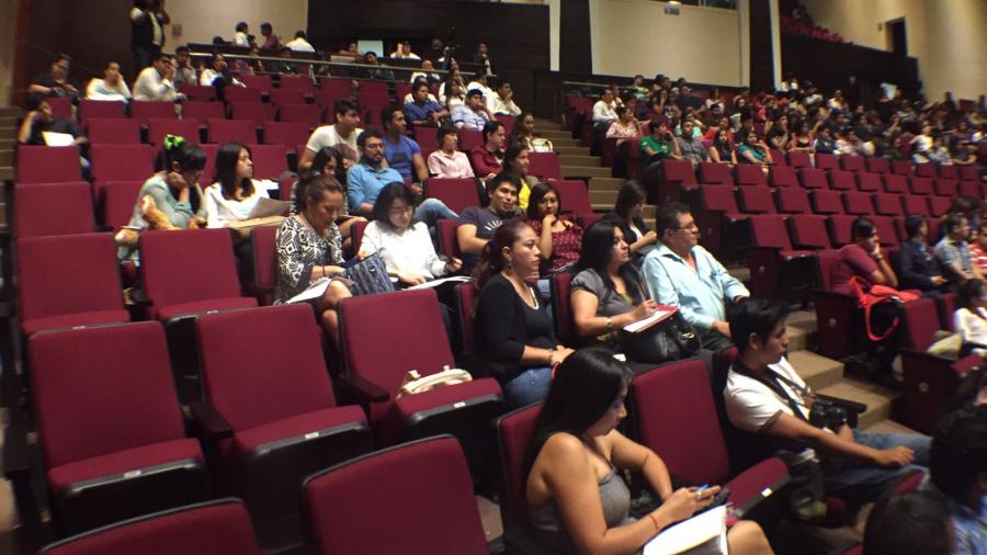 Egresados y alumnos conviven en primer encuentro de comunicación