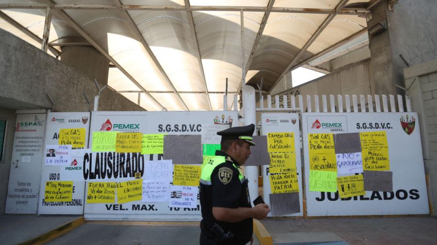 Bloqueos a terminales en Chihuahua, Morelos, Durango y BC afectan abasto de gasolina: Pemex