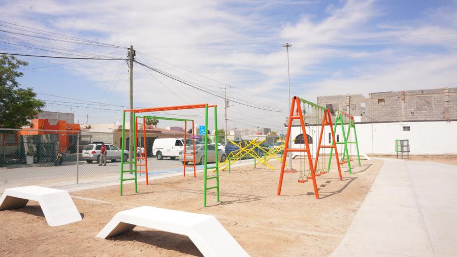 Presidenta municipal Carmen Lilia Canturosas entrega rehabilitación de plaza en la Colonia Villas de San Miguel