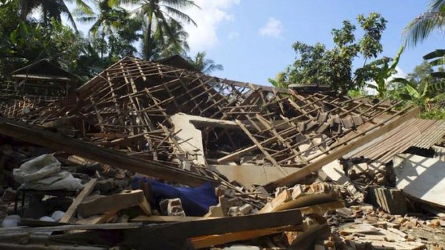 Suman 131 muertos por sismo en Indonesia