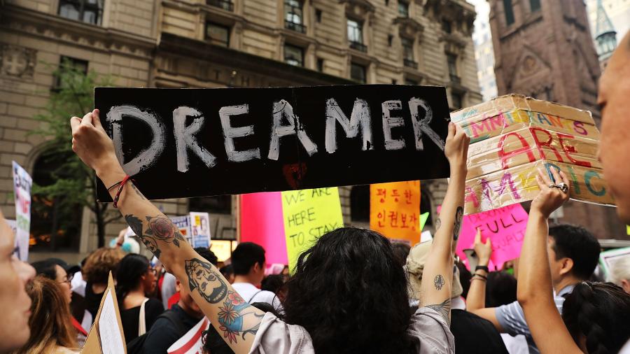 Cámara de Representantes de EU aprueba ley migratoria que abre el camino para darle ciudadanía de los 'dreamers'