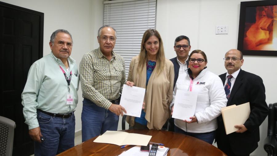 Maki firma convenio entre el Ayuntamiento y el INE