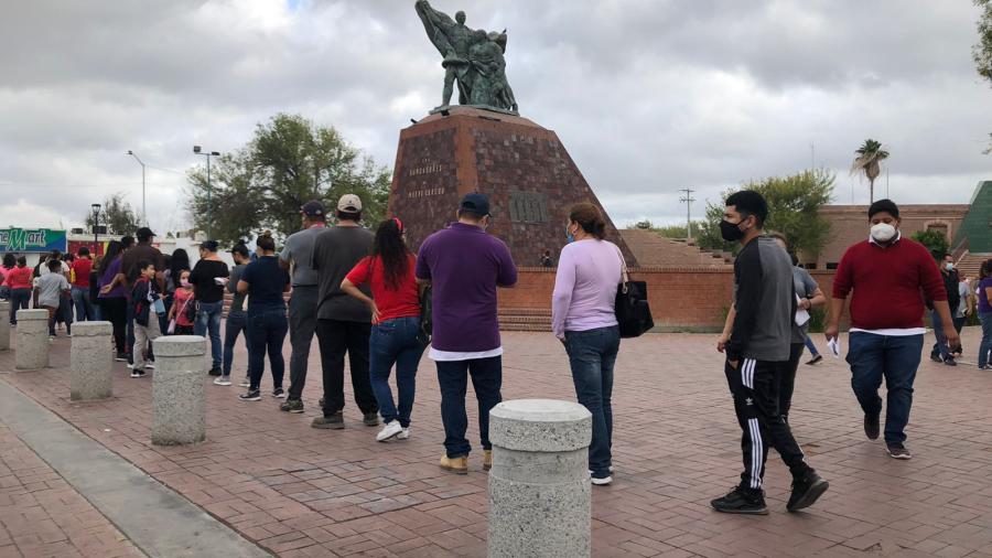 Neolaredenses buscan vacunar a menores contra COVID-19 en Nuevo Laredo 
