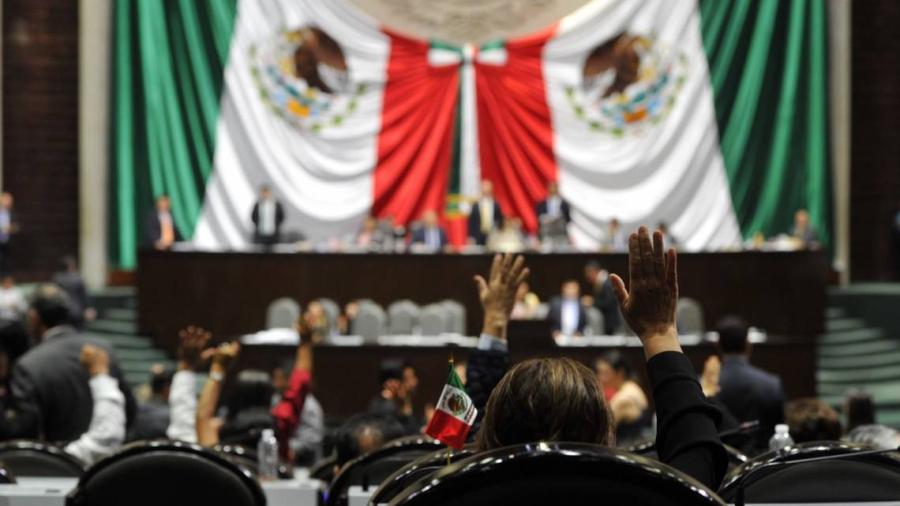 Pide AMLO a diputados del PRI que “se rebelen” y voten a favor de la Reforma Eléctrica 