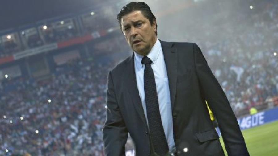 Luis Fernando Tena deja de ser el DT de Querétaro