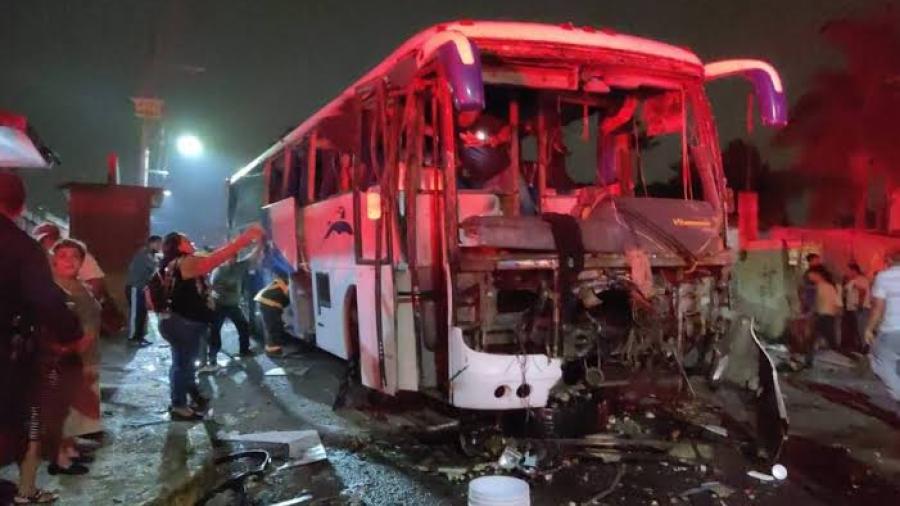 Explosión por pirotecnia incendia autobús de peregrinos