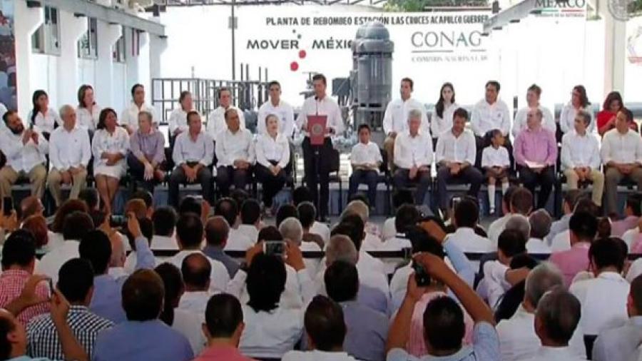 EPN entrego las mejoras en la carretera y abasto de agua en Guerrero 