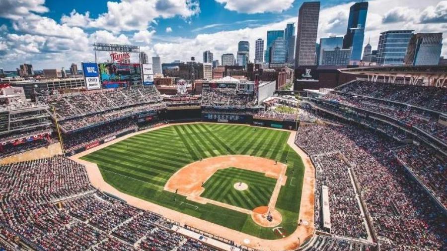 Retiran Twins de Minnesota estatua de Calvin Griffith, expropietario del equipo