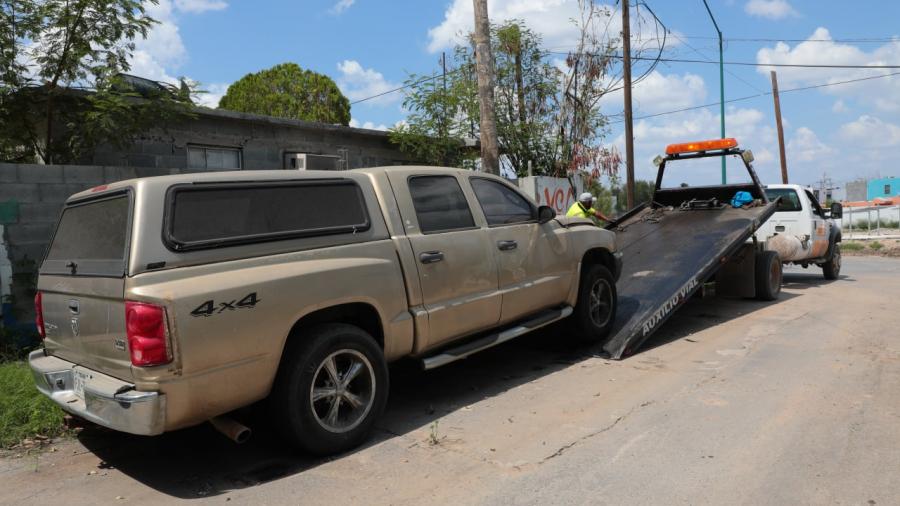 Avanza programa municipal de deschatarrización; retiran más de 500 vehículos en un mes