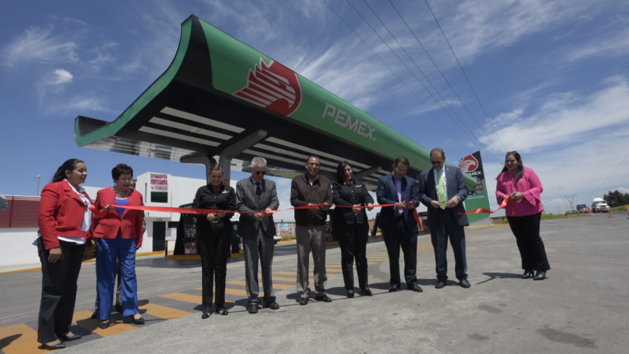 Pemex inaugura la primera estación de servicio con la nueva imagen de su franquicia