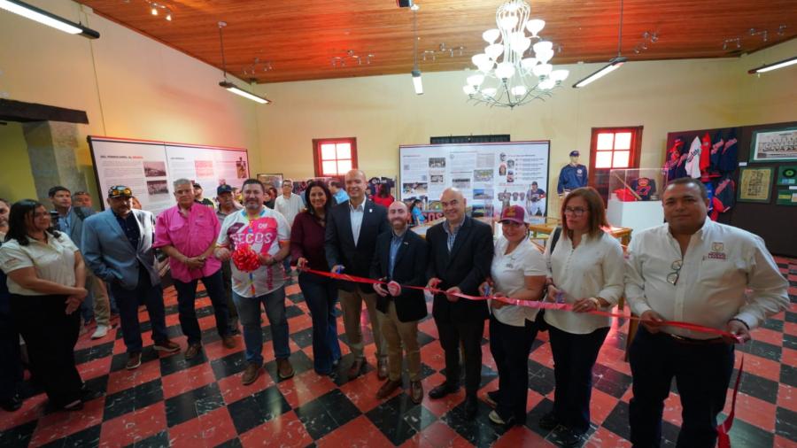 Inauguran exposición 'Tecos/85 años de orgullo fronterizo' en el archivo histórico municipal