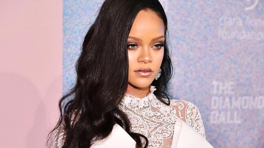 Rihanna demanda a su papá por hacerse pasar como su agente