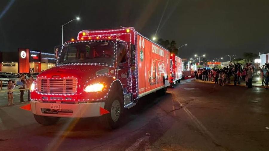Gran respuesta a la convocatoria del tradicional Desfile Navideño en Nuevo Laredo