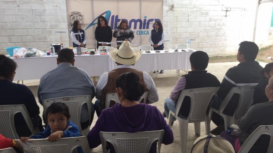 Capacitan a mujeres para reducir maltrato en el seno familiar