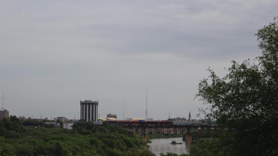 Emiten alerta de inundación en Laredo