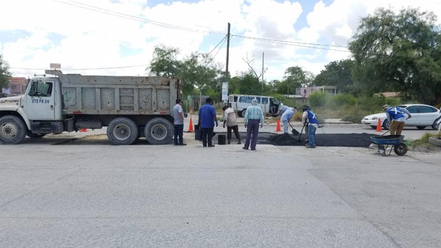 Repara cuadrilla avenida Las Torres