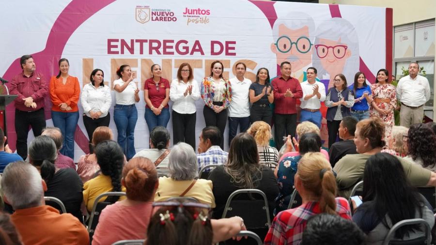 Entrega Alcaldesa Carmen Lilia Canturosas y cabildo 155 pares de lentes