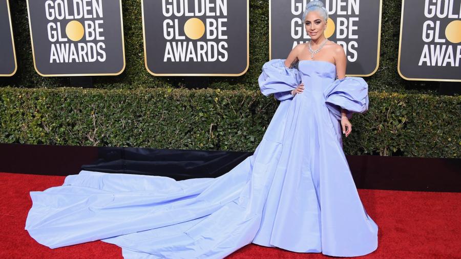 Subastarán vestido que usó Lady Gaga en los Globos de Oro