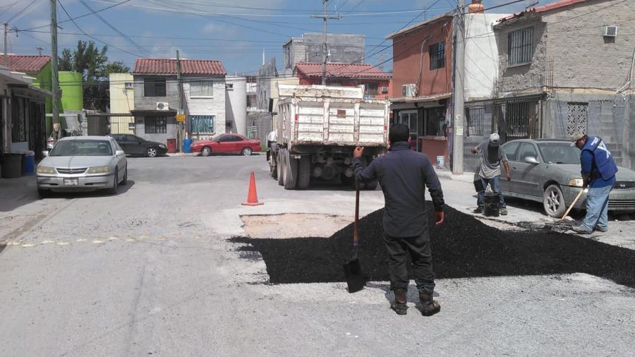 Rehabilitan pavimento en avenida Todos los Santos
