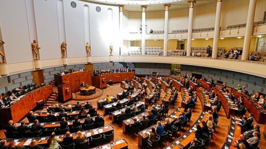 Parlamento de Finlandia aprueba solicitar formalmente el ingreso a la OTAN