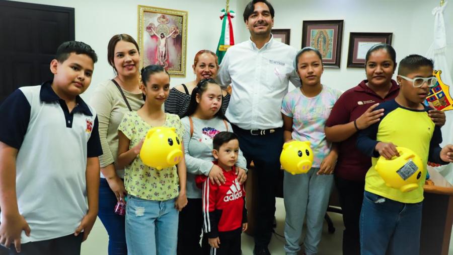 Alcalde Carlos Peña Ortiz apoya Boteo Teletón 2023