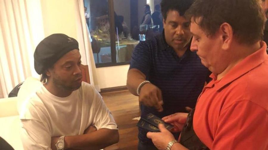 ¡Detenido! Ronaldinho bajo custodia policial en Paraguay por documentación falsa