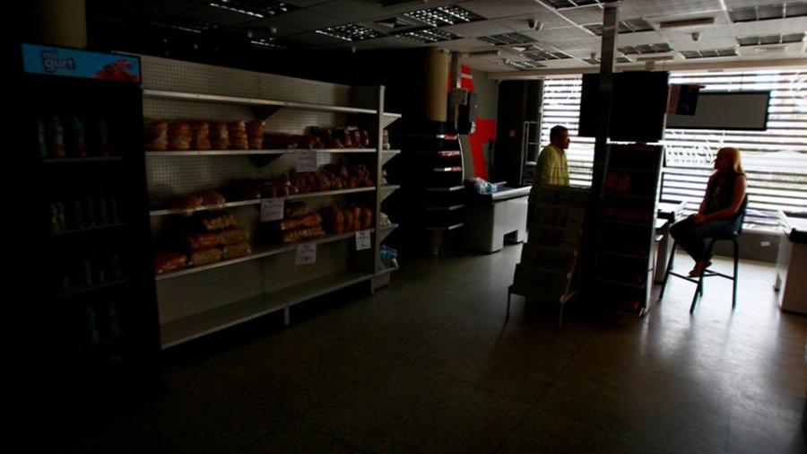 Gobierno de Venezuela anuncia el restablecimiento del servicio eléctrico