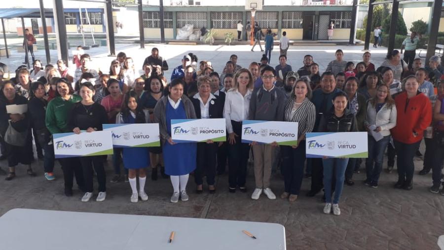 Entrega CREDE Matamoros Becas Prop&oacute;sito y Virtud