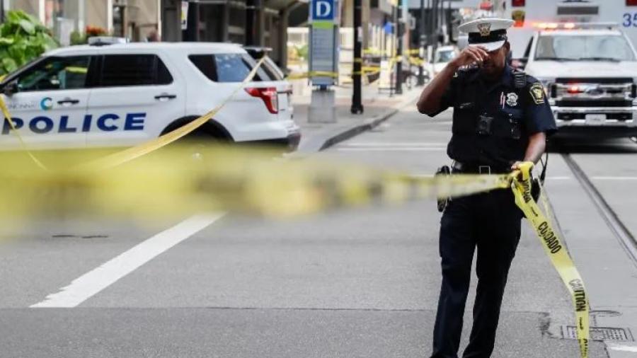 Al menos tres personas murieron este domingo y otras cinco resultaron heridas en un tiroteo en un bar 