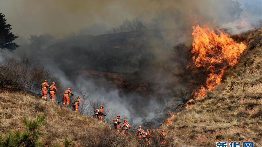 Incendio forestal en China deja al menos 30 muertos