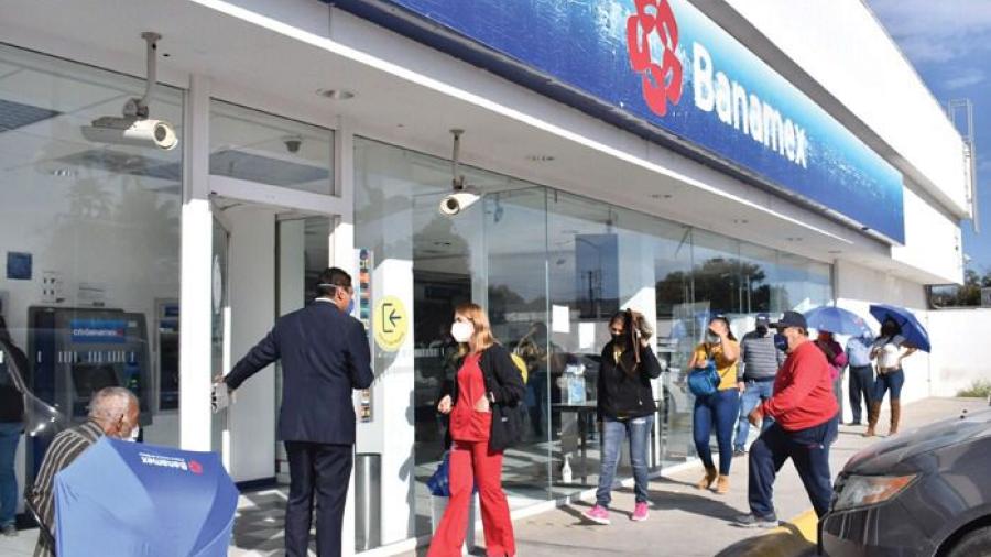 Instituciones bancarias de Nuevo Laredo exhortan a sus clientes a realizar sus operaciones con anticipación