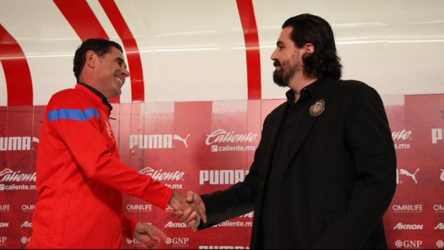 Chivas le da la bienvenida a Fernando Hierro