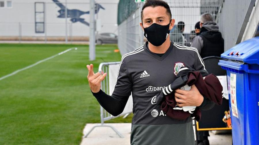 Andrés Guardado da positivo a Covid-19