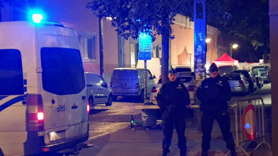 Un policia muere y otro es herido tras ataque con arma blanca en Bruselas