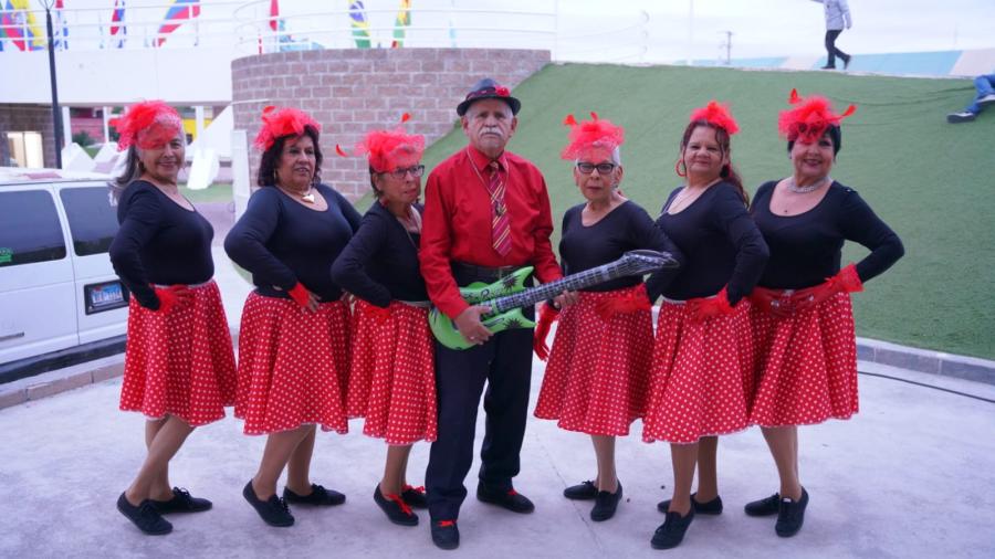 Disfrutan familias y adultos mayores del jueves del danzón en la plaza Simón Bolívar