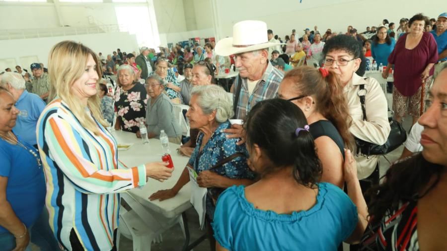 Abuelitos son el pilar más fuerte de la sociedad: Maki