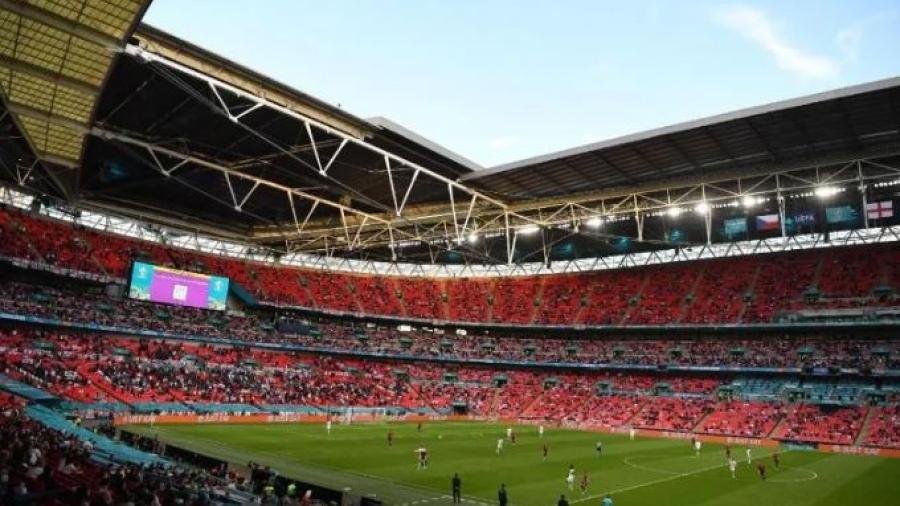 Celebra UEFA  acuerdo con gobierno británico para aumentar público en Wembley