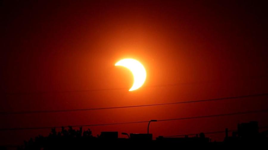 Prohíbe SEP a alumnos y maestros observar el eclipse