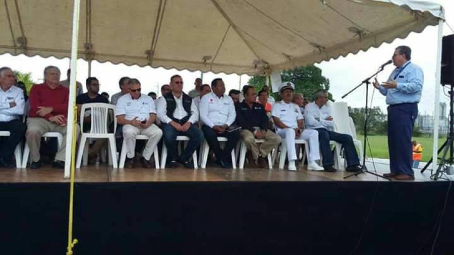 Alumnos de la Upalt asisten a simulacro de choque y volcadura de un Autotanque