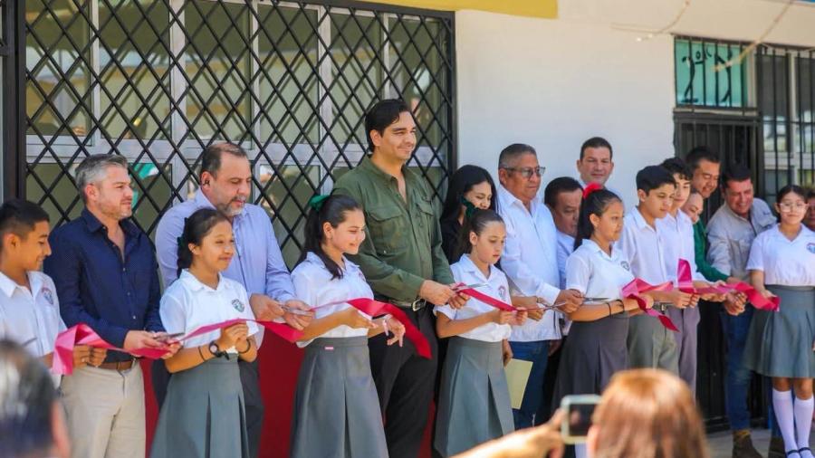 Inauguraron Alcalde Carlos Peña Ortiz, Alumnos, Maestros y padres de familia un aula educativa