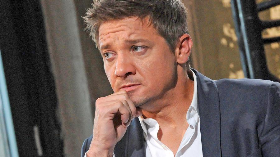 Acusan a Jeremy Renner de amenazar de muerte a su exesposa