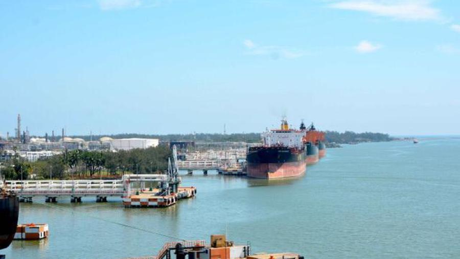 Se prepara Pemex para temporada de huracanes