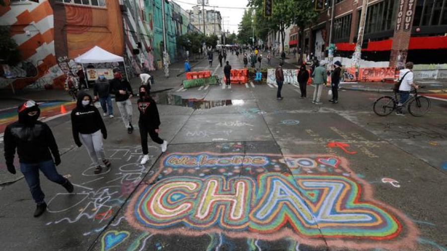 Manifestantes en Seattle se apoderan de una comisaría abandonada y la llaman “Chaz” 
