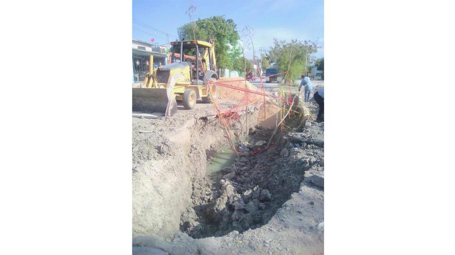 Comapa realiza trabajos en calle Mihuatlán